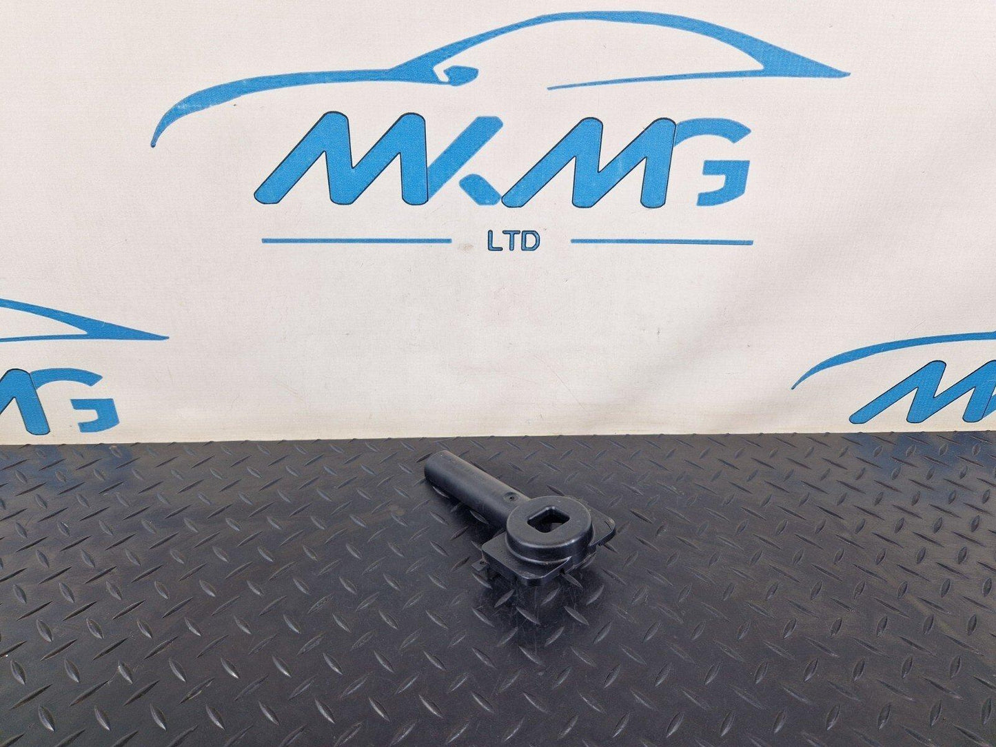 12-18 AUDI A6 C7 GENUINE OEM COOLANT REGULATOR SUPPORT 4G0805201