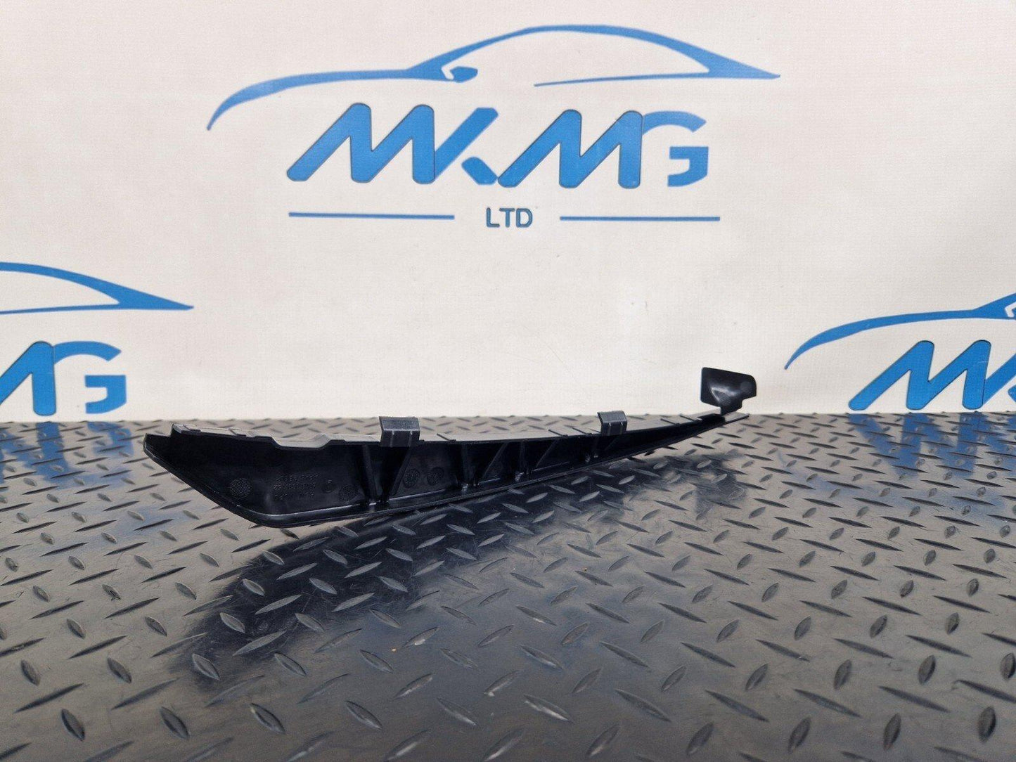 16-23 AUDI A5 F5 SPORTBACK REAR RIGHT SIDE DOOR WEATHERSTRIP SEAL BRACKET
