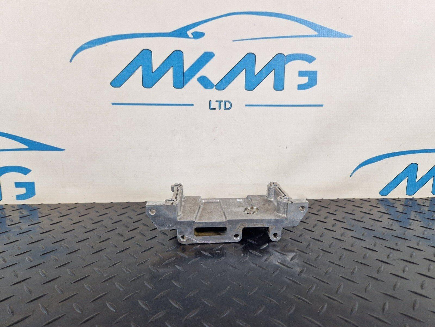 15-18 AUDI A7 4G GENUINE V6 3.0TDI CRT CYLINDER HEAD END PLATE 059109122AA