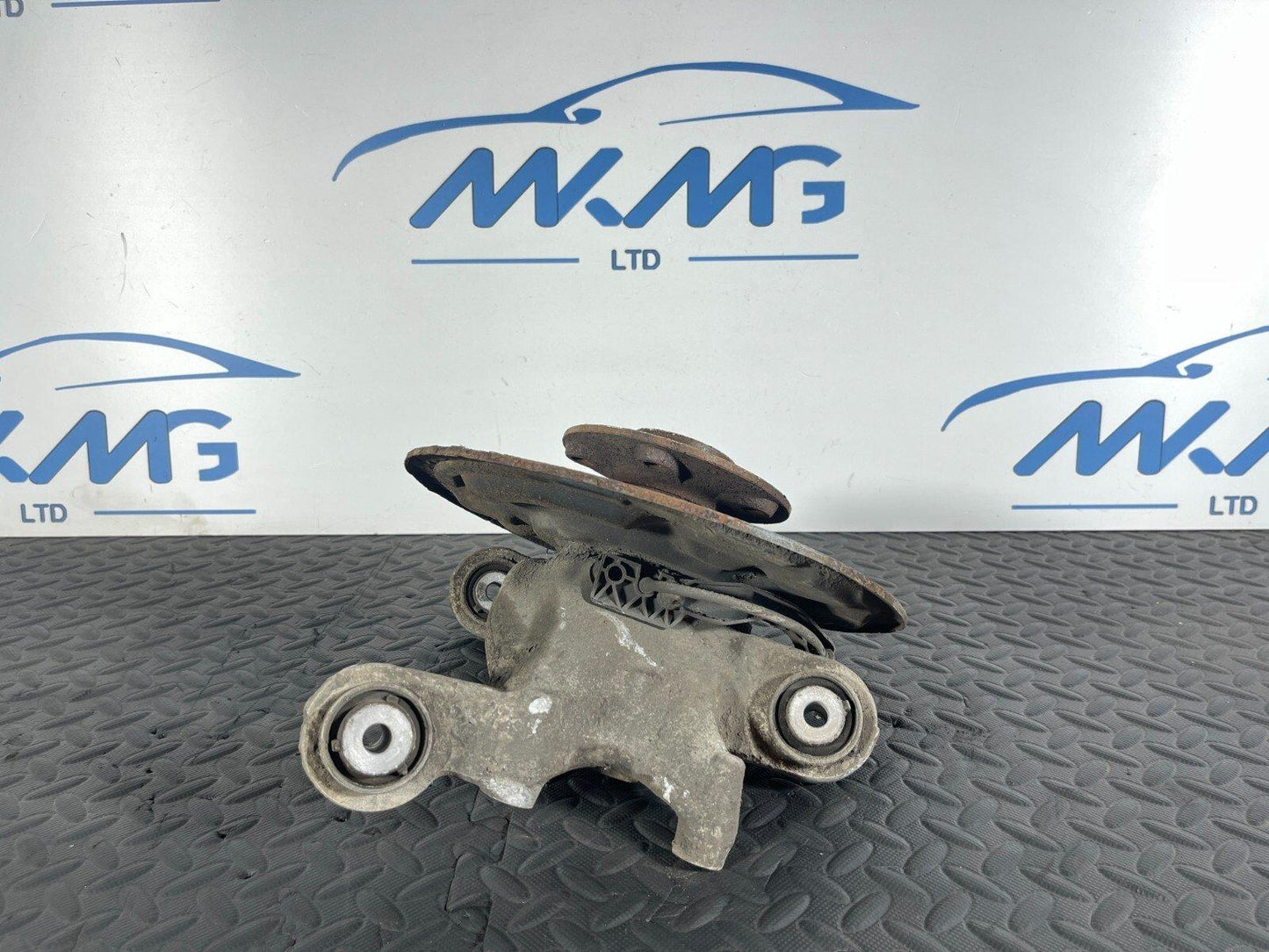 12-18 MERCEDES A B CLA W176 W246 C117 REAR RIGHT DRIVER SIDE WHEEL HUB 2460406