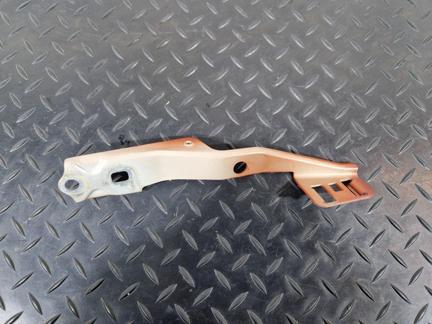 14-21 BMW 2 SERIES GRAN TOURER F45 F46 RIGHT SIDE BONNET STRUT HOLDER 7300532