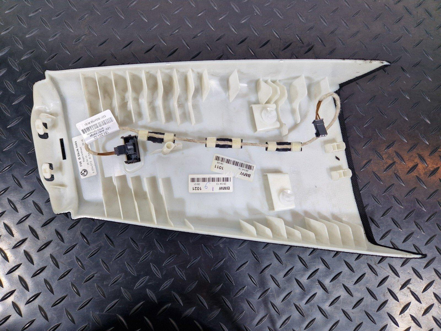 11-18 BMW 6 SERIES F06 B PILLAR UPPER TRIM PASSENGER LEFT SIDE 8054073