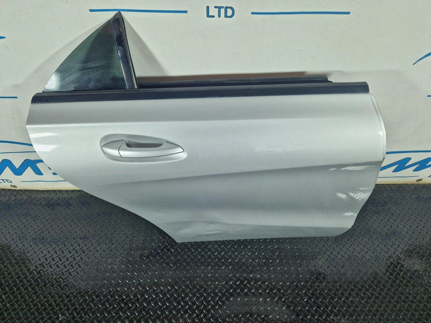 13-19 MERCEDES CLA C117 COUPE GENUINE REAR RIGHT O/S/R COMPLETE DOOR (DAMAGED)