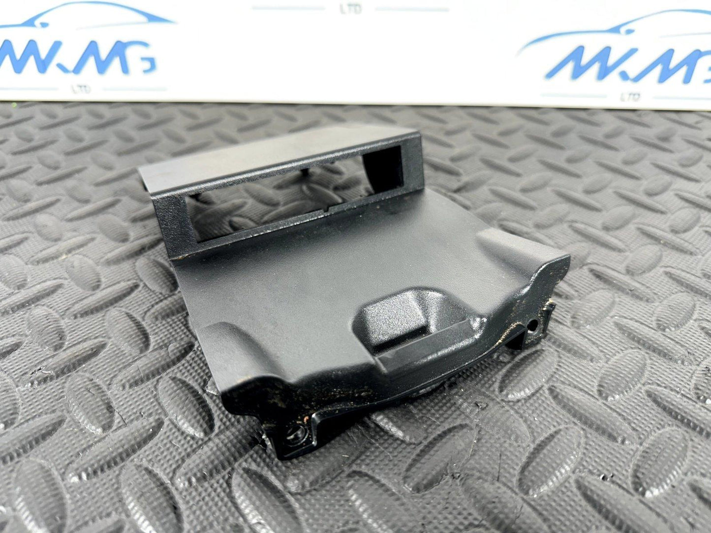 12-18 MERCEDES A-CLASS W176 GENUINE CENTRE CONSOLE TRIM COVER A2468230000