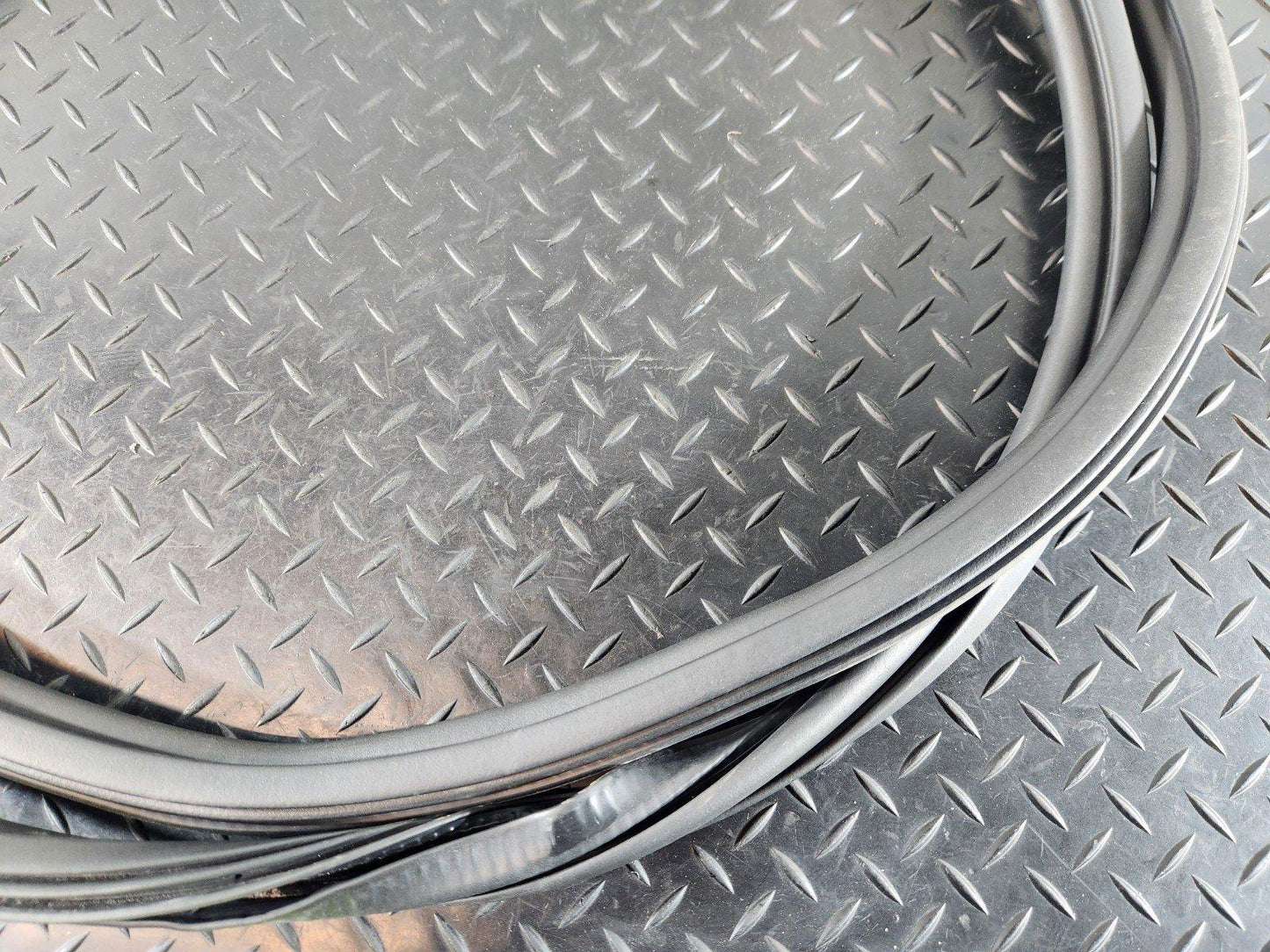 16-20 AUDI Q7 4M GENUINE REAR LEFT & RIGHT DOOR SEAL RUBBER STRIP 4M0833721C