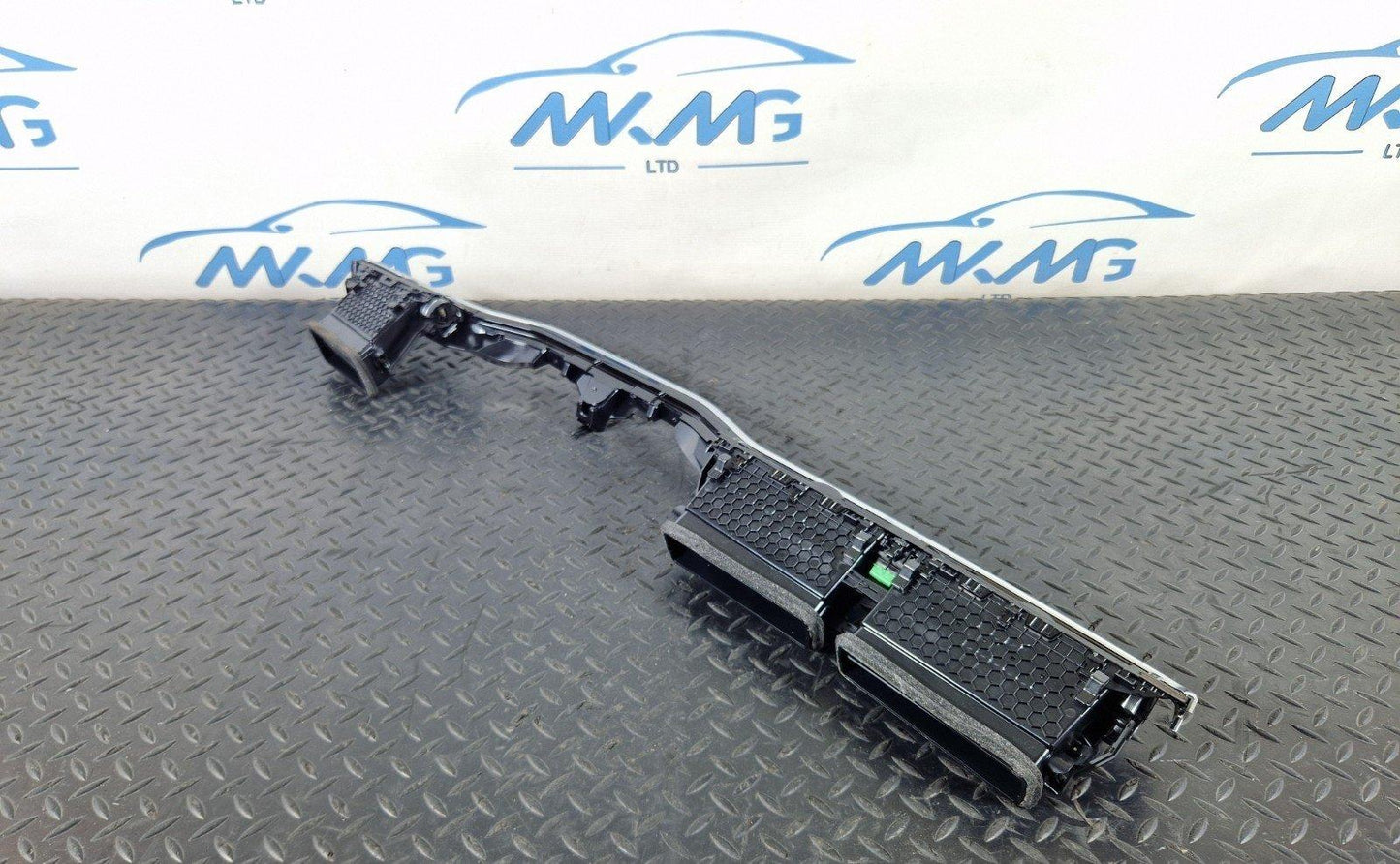 19-ON RANGE ROVER EVOQUE L551 DASHBOARD AIR VENT GRILLE SURROUND TRIM