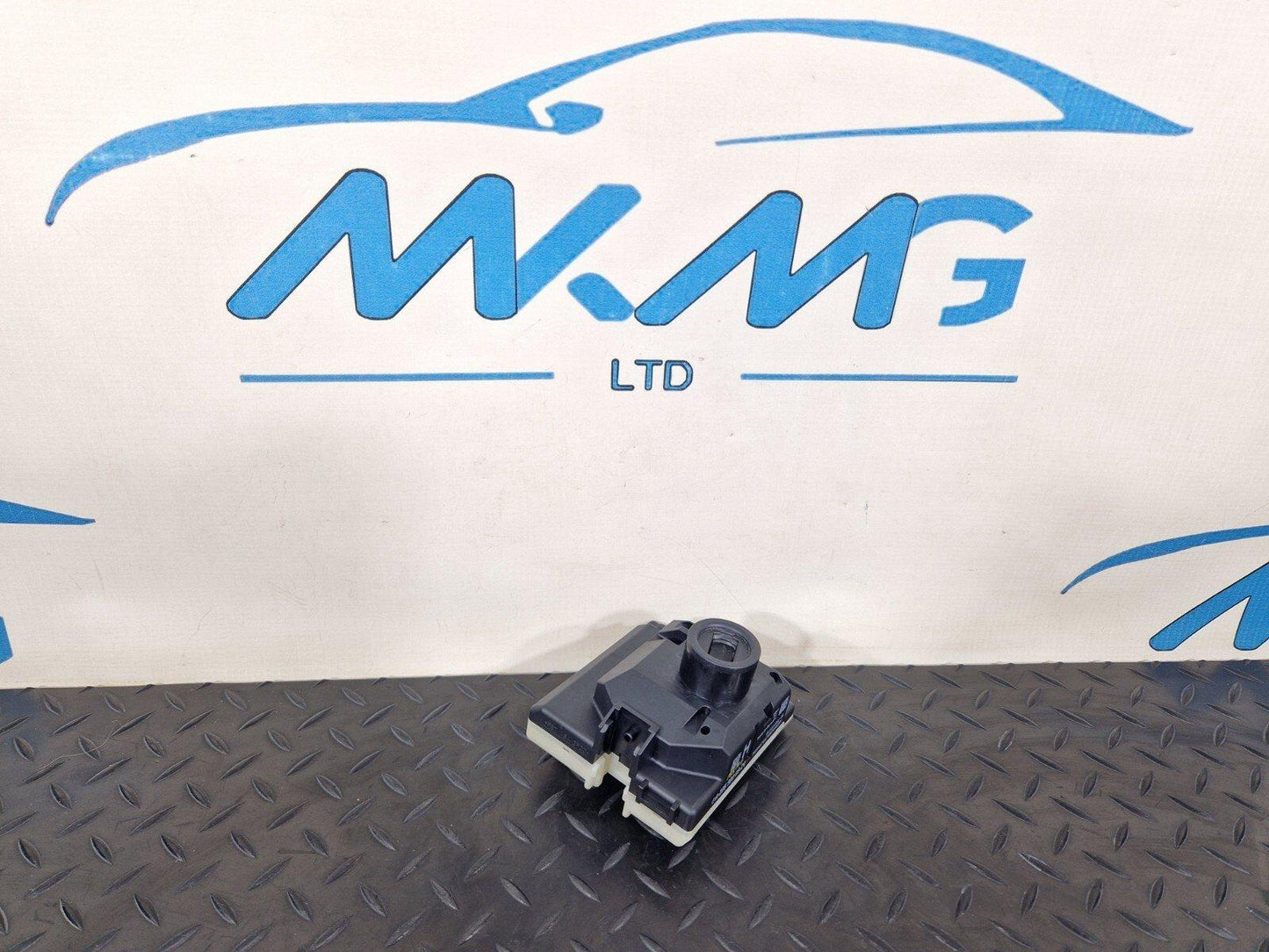 MERCEDES BENZ C200 W205 GENUINE ENGINE IGINTION SWITCH CONTROL UNIT  A2059000924