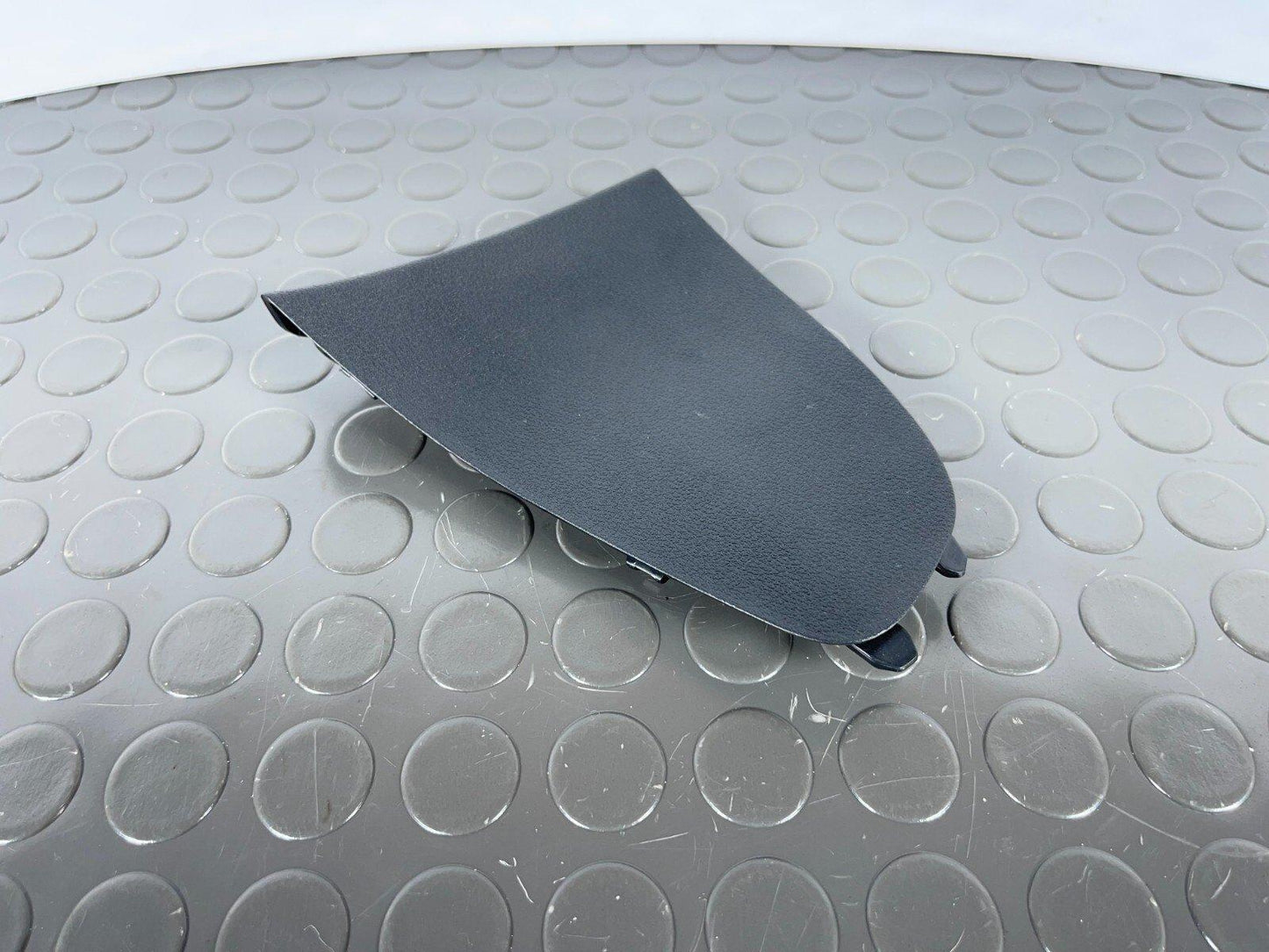 16-19 AUDI A4 B9 ESTATE GENUINE REAR LEFT TAILGATE TRIM COVER 8W9867657