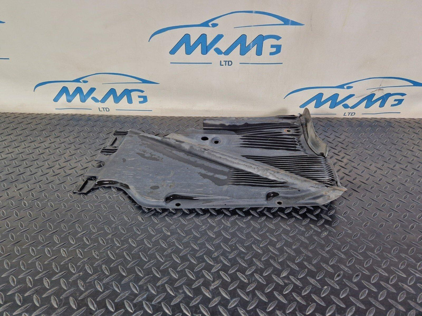 12-17 AUDI S5 CONVERTIBLE 8F REAR LEFT UNDERBODY COVER DAMAGED 8F0825215C