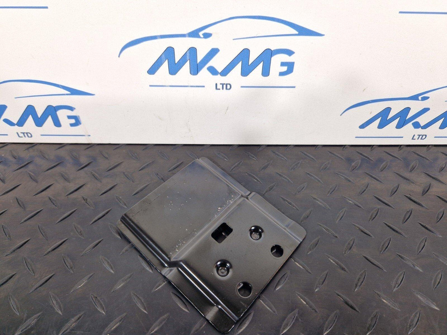 16-19 AUDI A4 B9 GENUINE REAR BOOT PANEL BRACKET HOLDER 8W0863253