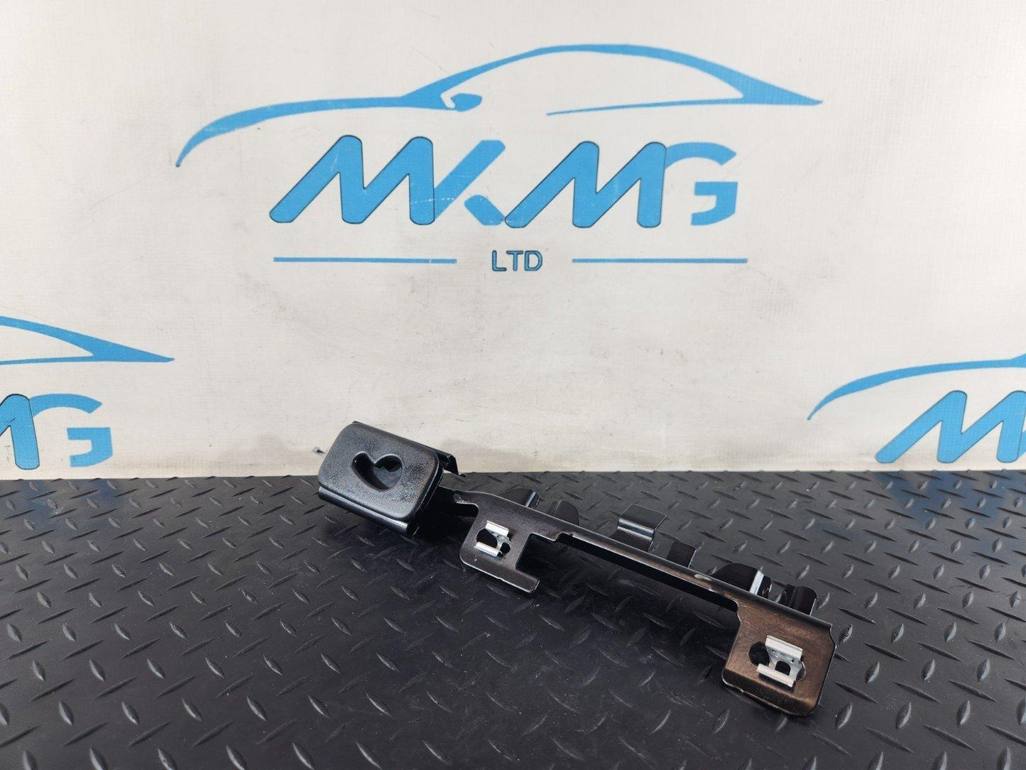 16-22 MERCEDES BENZ X253 GENUINE REAR ROOF HANDLE BRACKET A2538150531