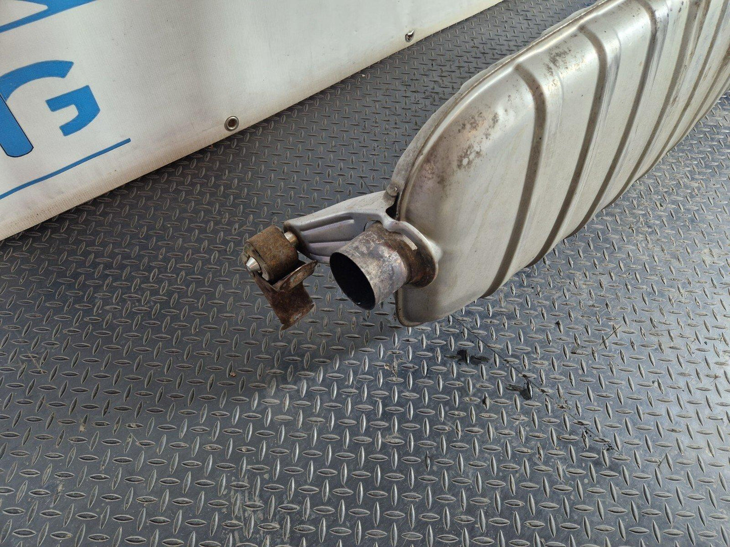 10-15 AUDI Q7 4L CRCA 3.0 TDI REAR EXHAUST BOX MUFFLER