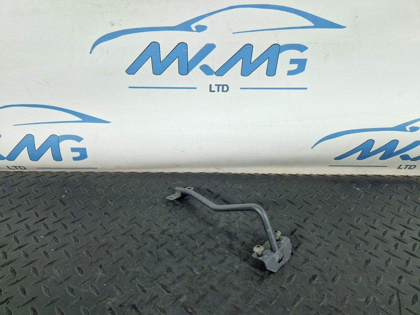 14-21 MERCEDES BENZ C200d W205 FRONT LOCKING STRIKER SUPPORT BRACKET A2058980032