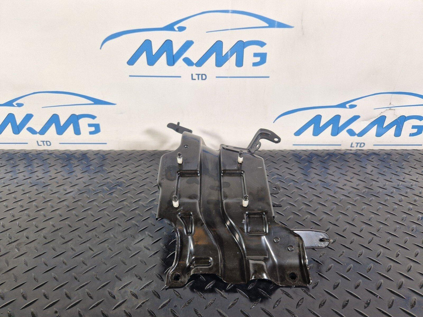 19-ON MERCEDES BENZ CLA C118 ENGINE BAY SUPPORT BRACKET A2475450700
