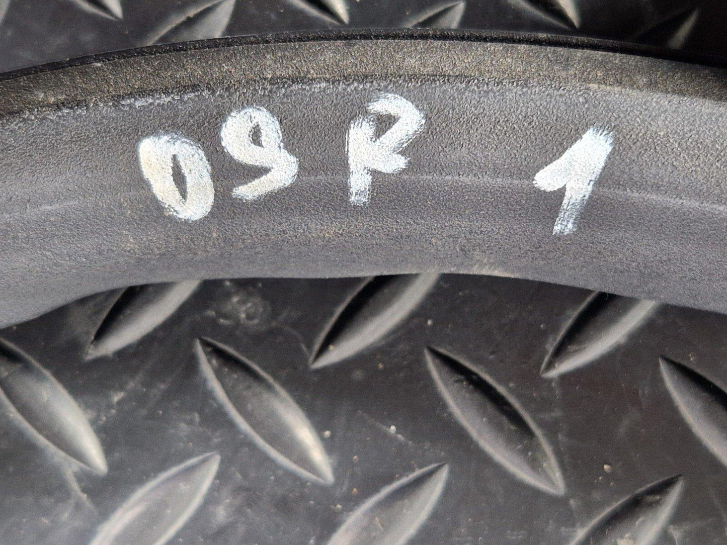 15-18 AUDI A7 4G GENUINE OEM REAR RIGHT N/S UPPER DOOR RUBBER SEAL 4G8845696H