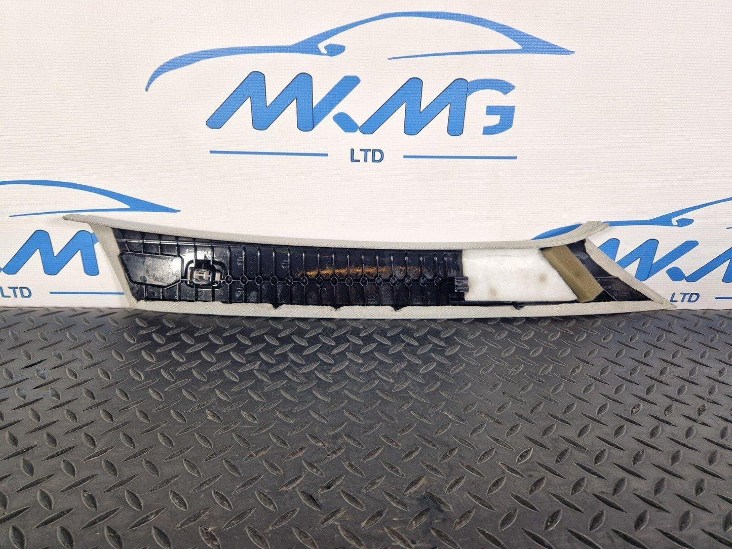 14-20 MERCEDES BENZ GLA 200 X156 FRONT PASSENGER SIDE A-PILLAR TRIM A1766901700