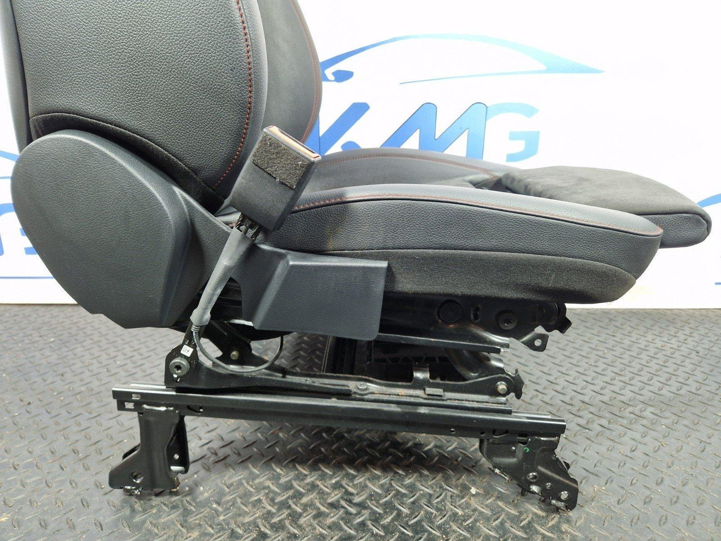 19-ON MERCEDES BENZ B CLASS W247 GENUINE FRONT LEFT N/S HEATED HALF LEATHER SEAT
