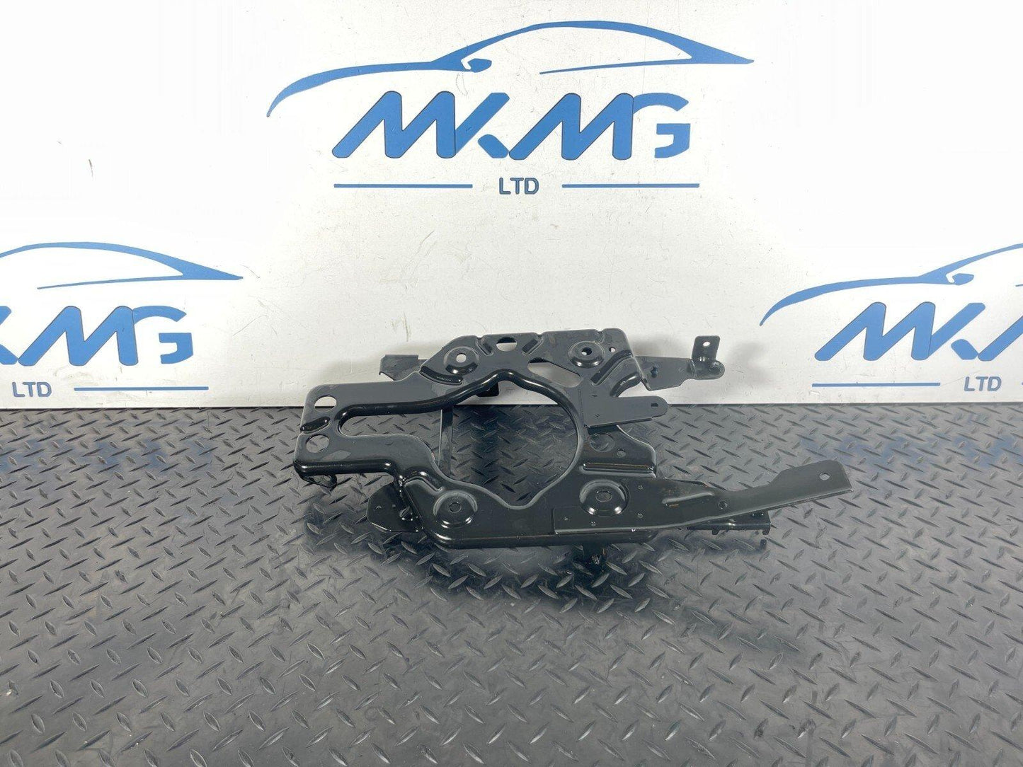 17-20 VW GOLF MK7.5 BATTERY CHARGER INVERTER HOLDER BRACKET 5GE906131A