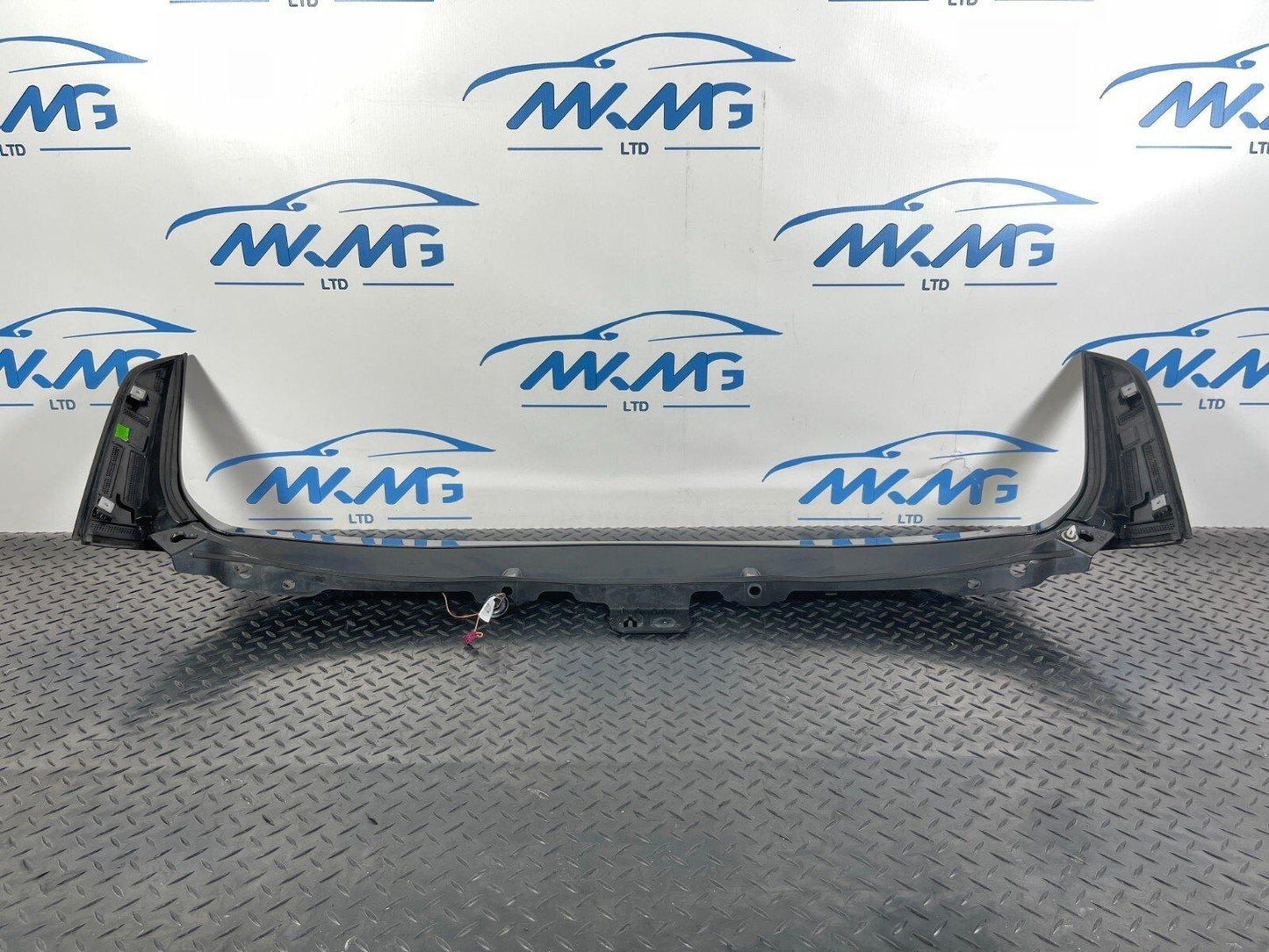16-22 BMW X1 F48 REAR TAILGATE BOOT LID BLACK SPOILER BRACKET 7360536