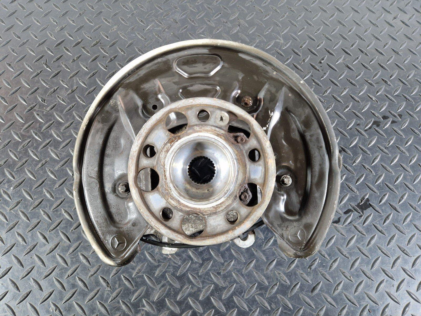 14-21 MERCEDES BENZ W205 REAR RIGHT O/S WHEEL HUB CARRIER A2053500241 A205546748