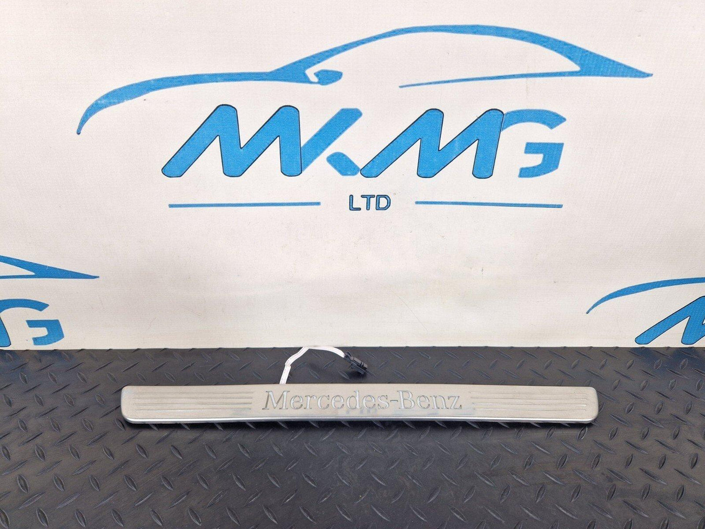 14-20 MERCEDES BENZ GLA X156 OEM FRONT LEFT N/S ILLUMINATED DOOR SILL PANEL TRIM