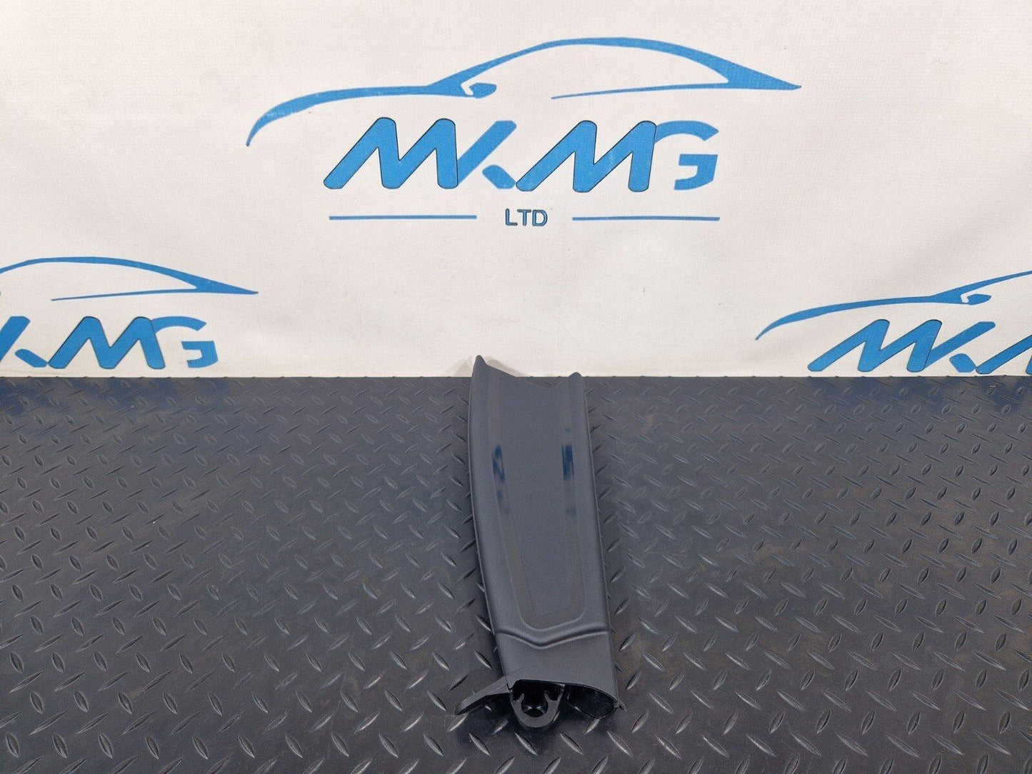 15-18 AUDI A7 4G OEM REAR LEFT TAILGATE HINGE COVER TRIM 4G8827991A