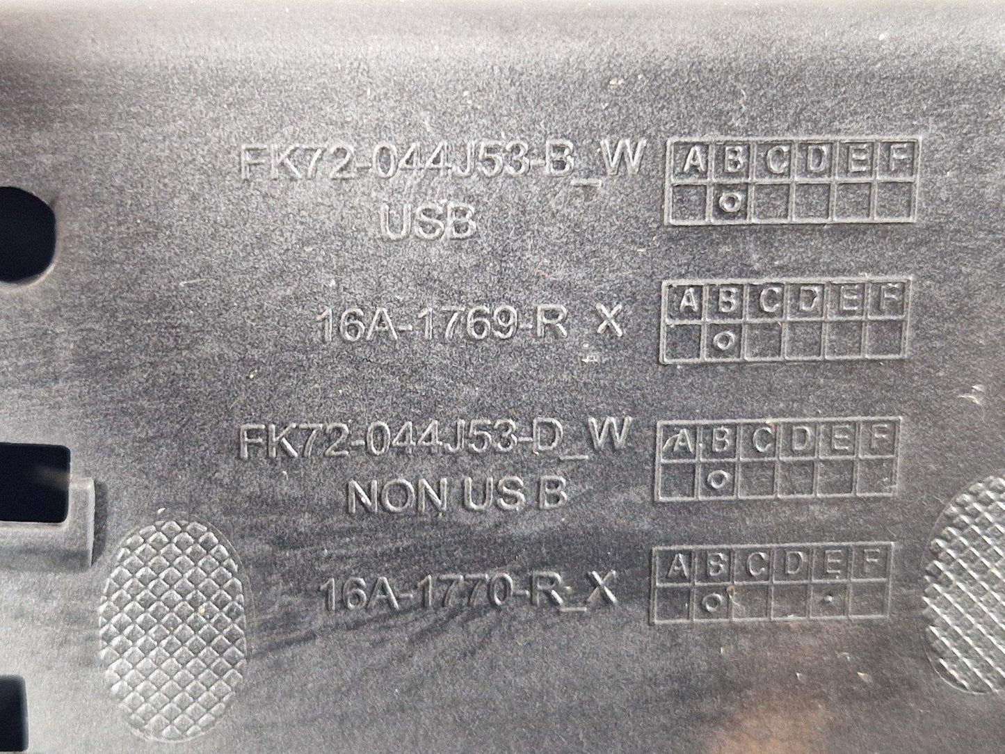14-19 LAND ROVER L550 DISCOVERY SPORT DASHBOARD INSERT TRAY FK72-044J53-B