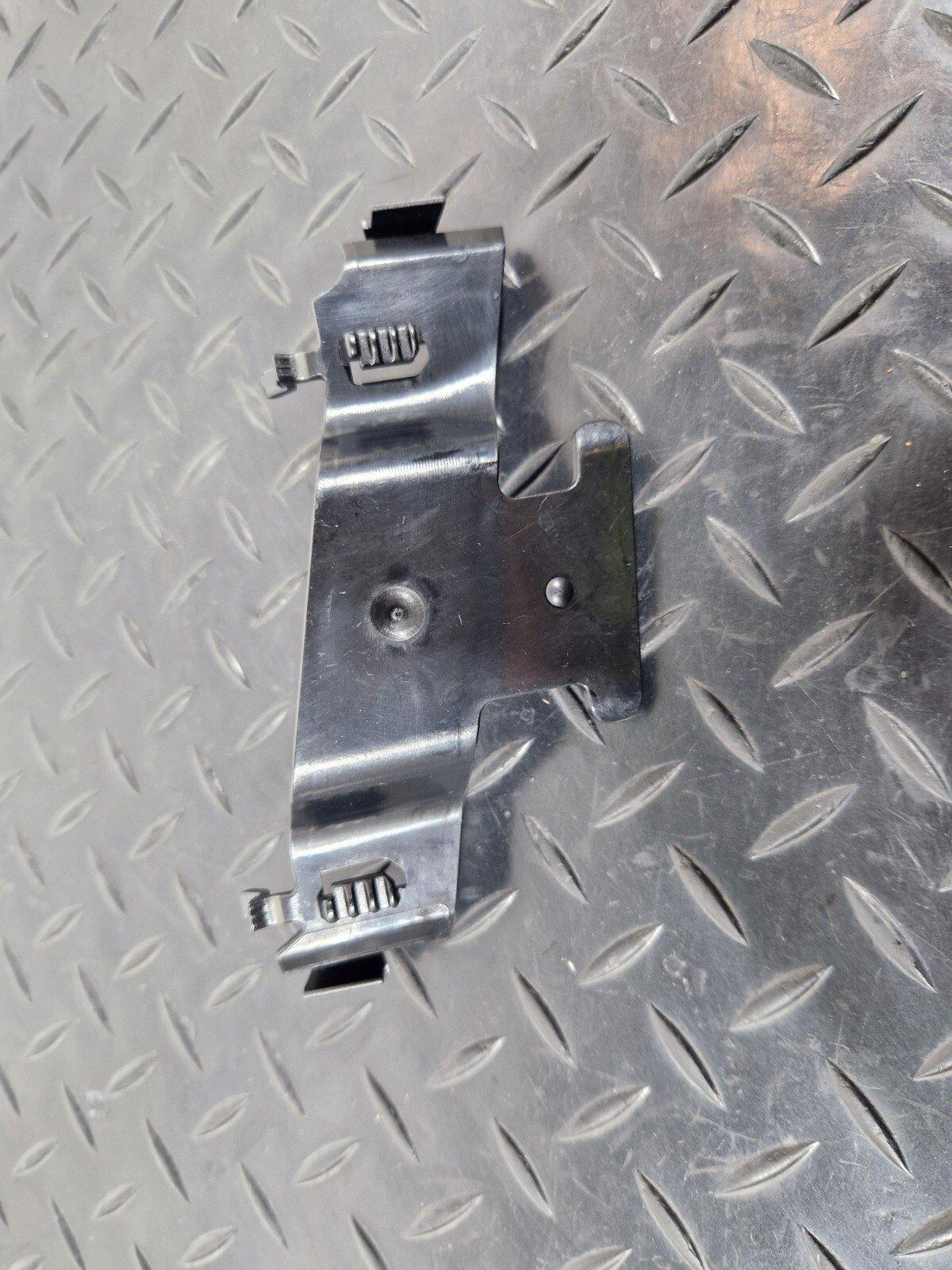 16-19 AUDI A4 AVANT B9 S-LINE PILLAR SEAT BELT GUIDE GUIDE BRACKET 8W0867192