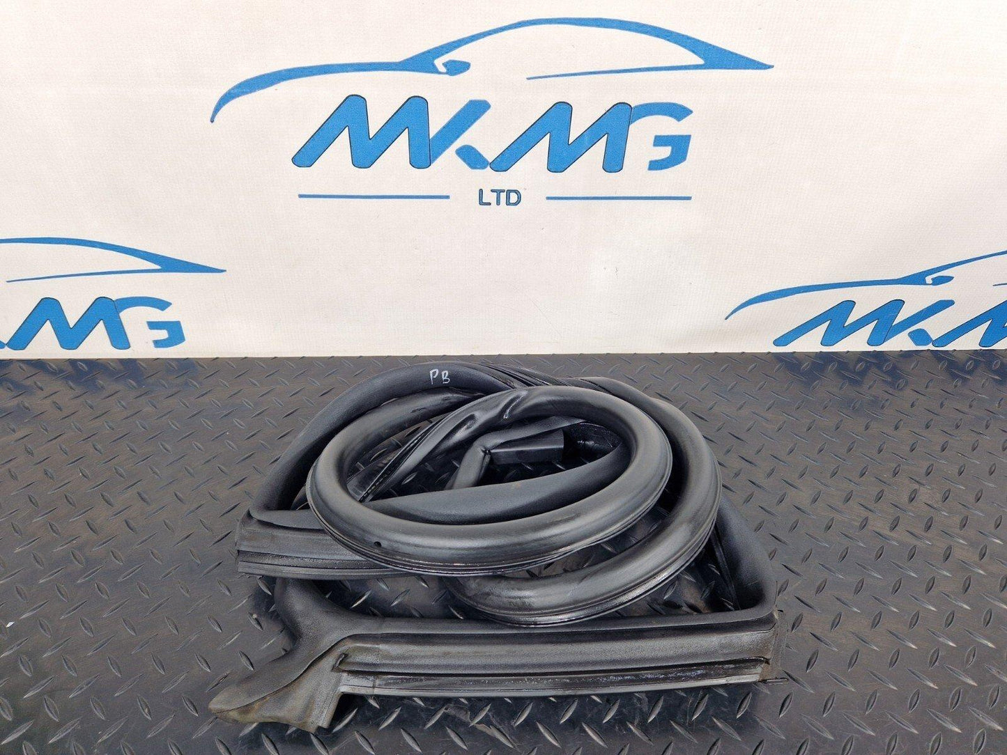 16-23 AUDI A5 F5 SPORTBACK S-LINE REAR LEFT SIDE RUBBER DOOR SEAL 8W8833707