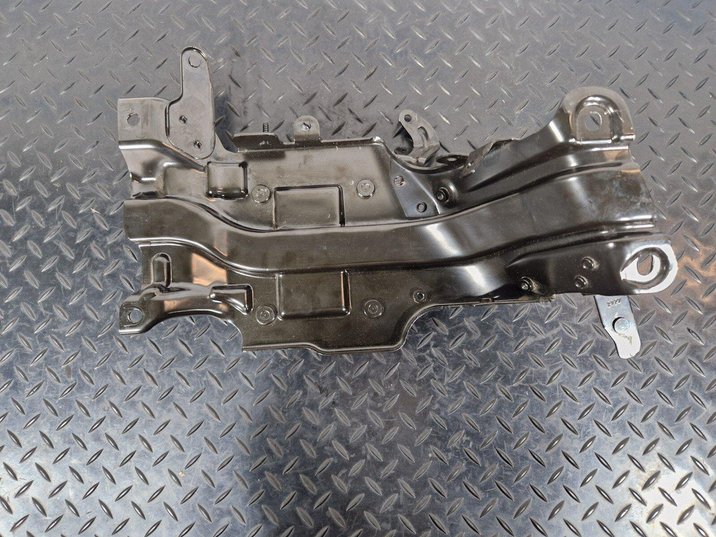 19-ON MERCEDES BENZ A CLASS EQ W177 ENGINE BAY SUPPORT BRACKET A2475450700