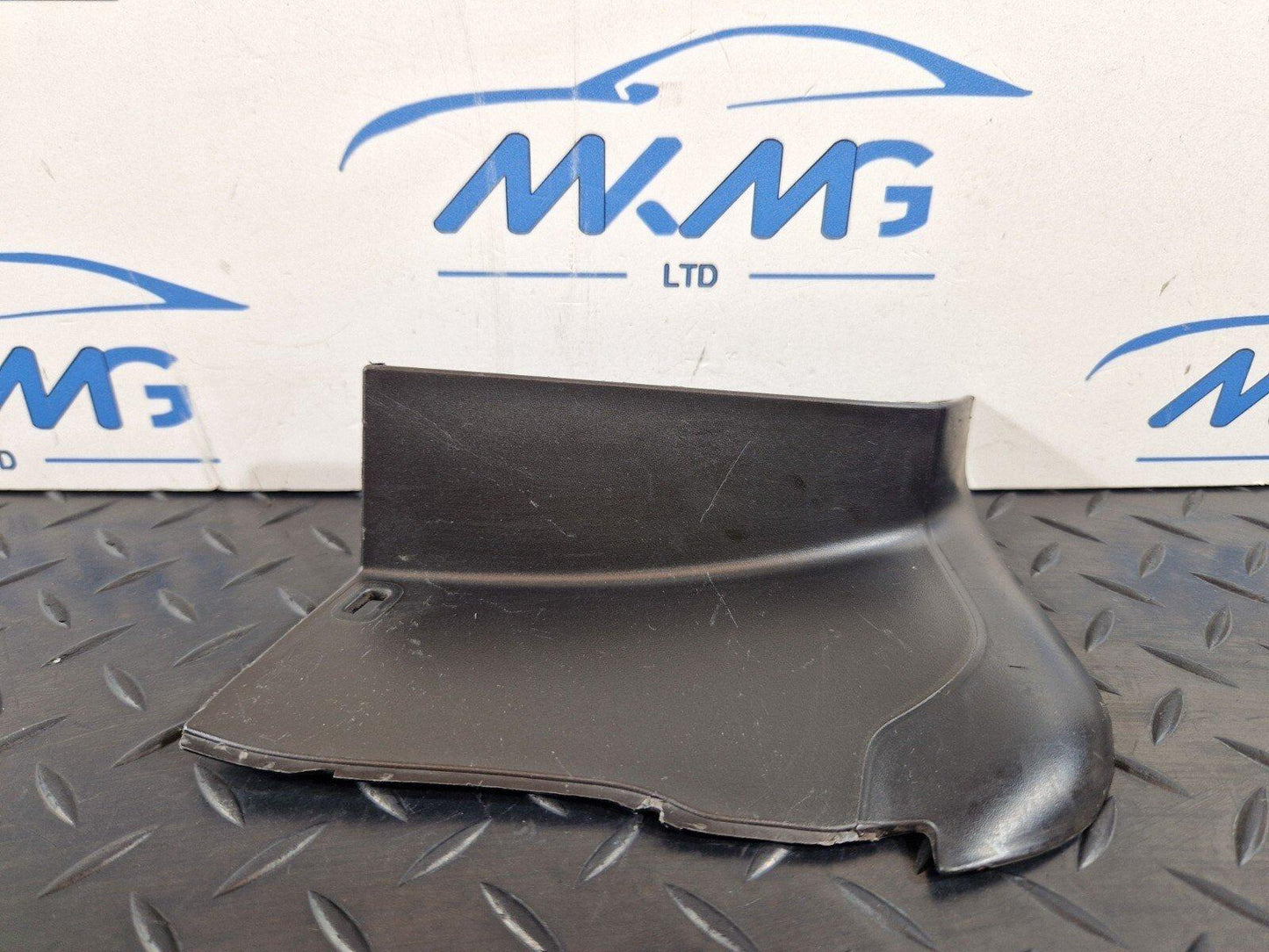 16-19 AUDI A4 B9 GENUINE O/S RIGHT OUTER TAIL LIGHT TRIM COVER 8W5945254