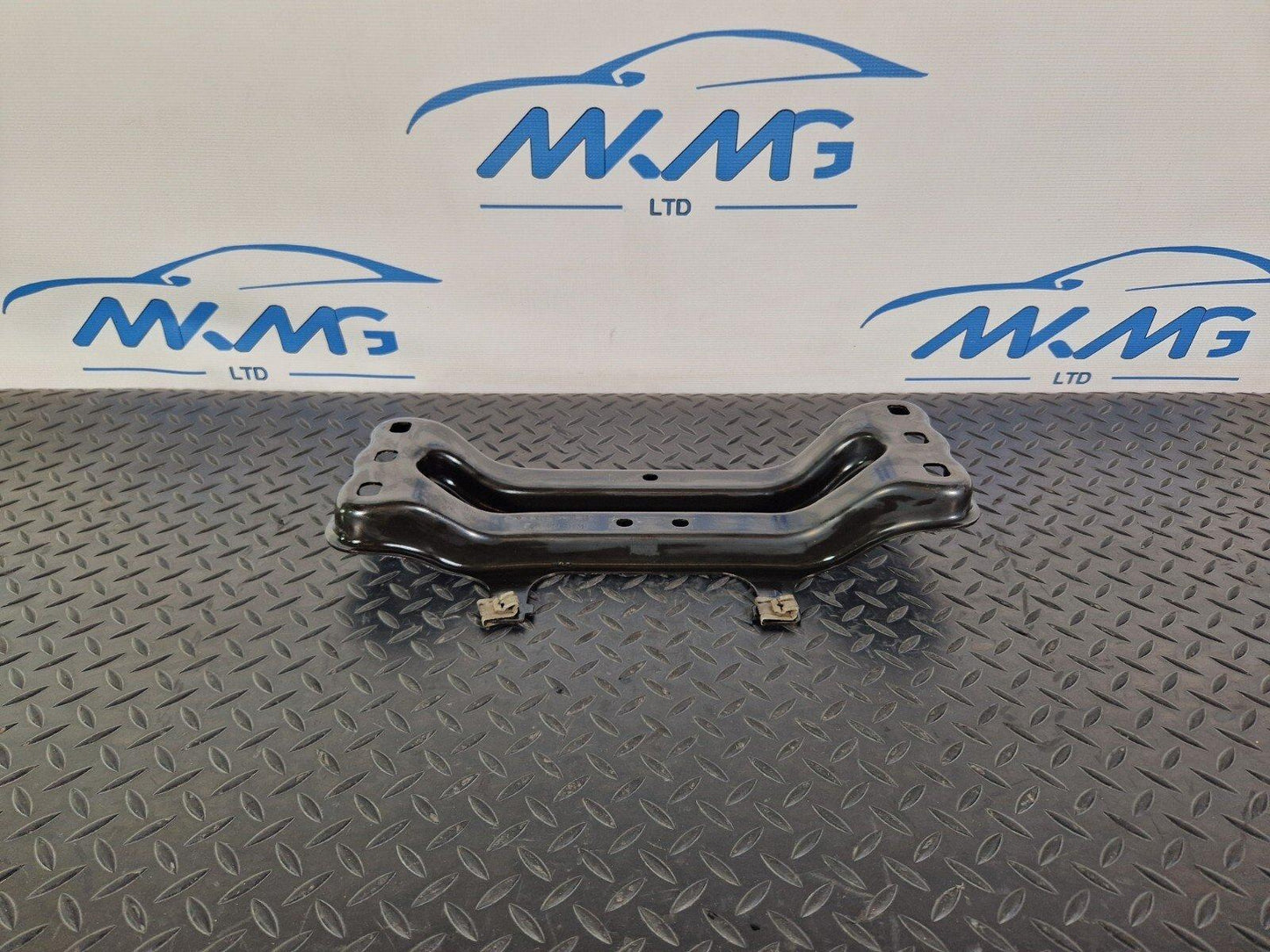 14-21 MERCEDES BENZ C300h W205 OEM GEARBOX MOUNT BRACKET A2052400802