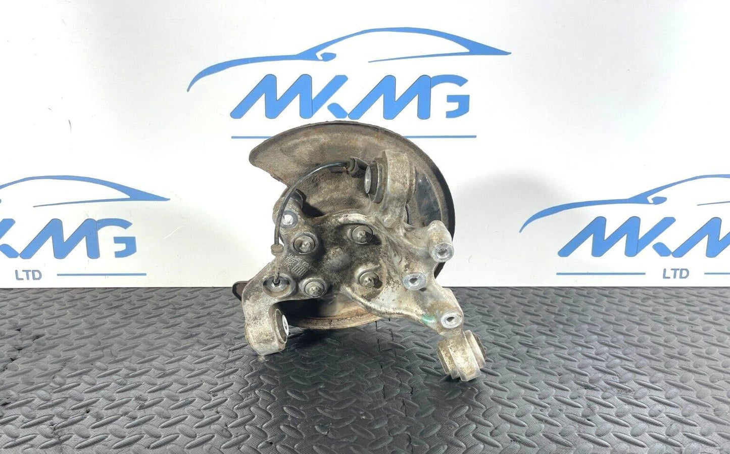 12-18 MERCEDES A CLA W176 C117 GENUINE REAR PASSENGER SIDE WHEEL HUB A2460306