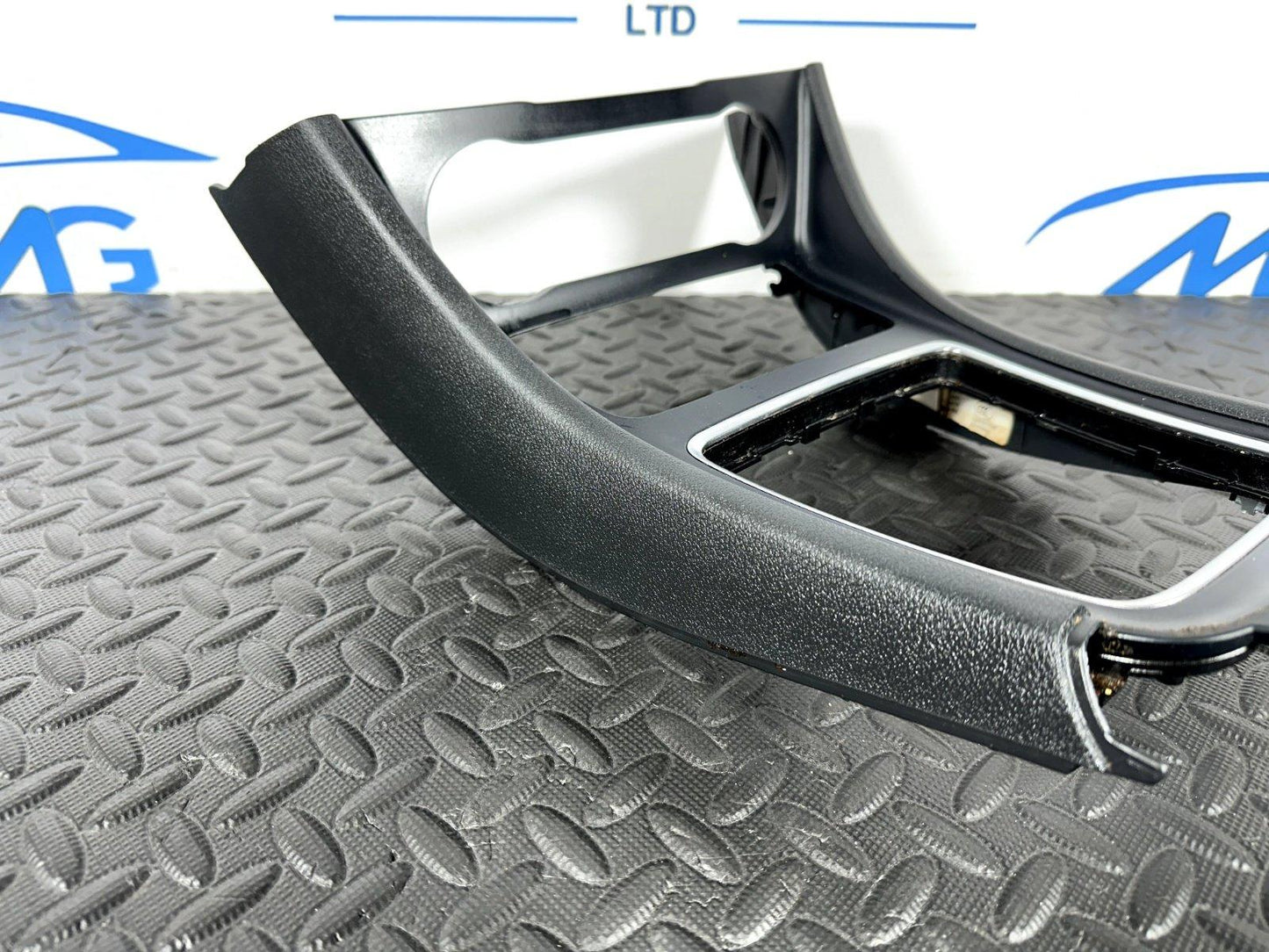 12-18 MERCEDES A-CLASS W176 GENUINE CENTRE CONSOLE TRIM A1766809900