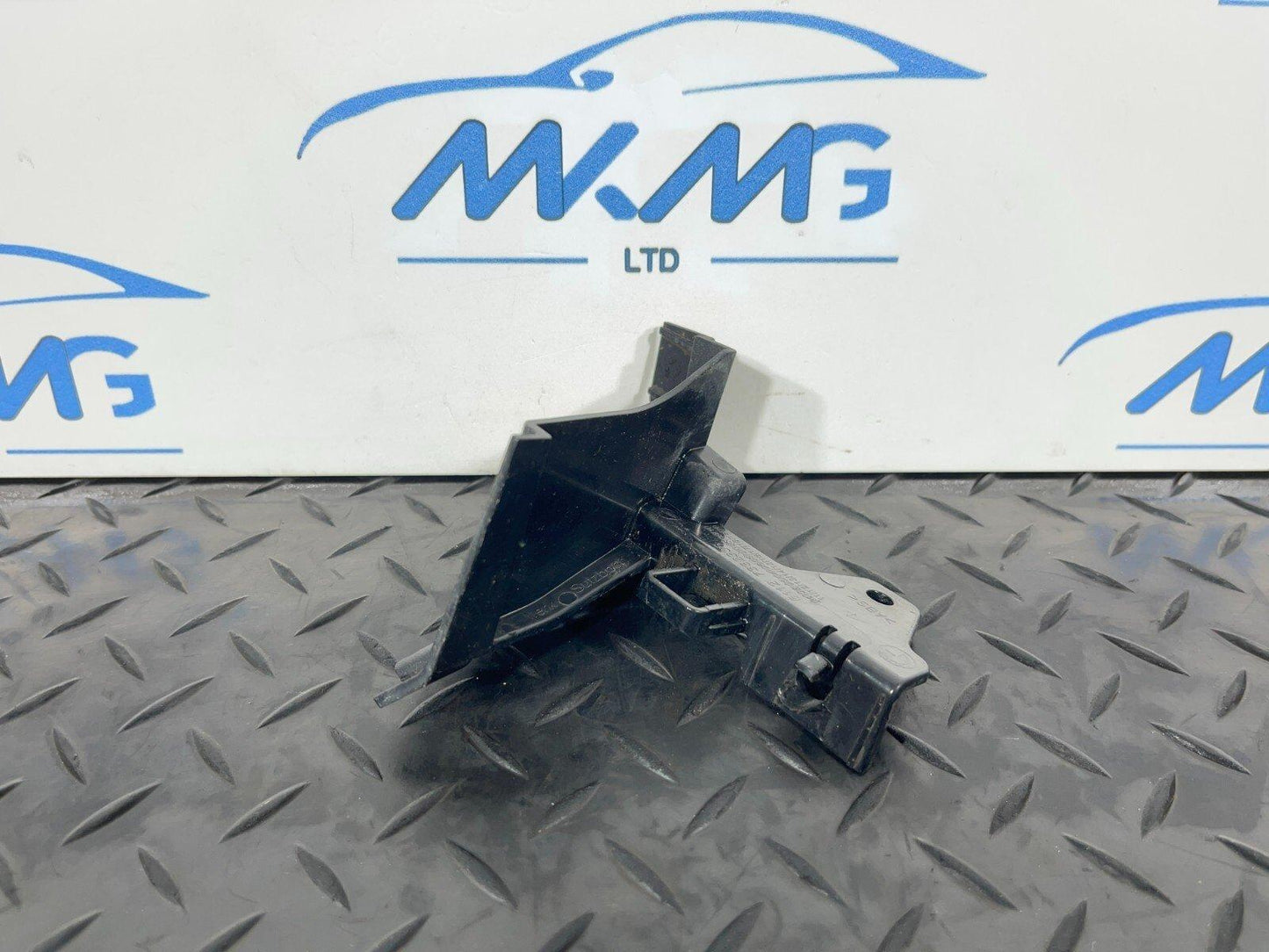 16-22 BMW X1 F48  FRONT DRIVER SIDE SKIRT BRACKET MOUNT 7332336