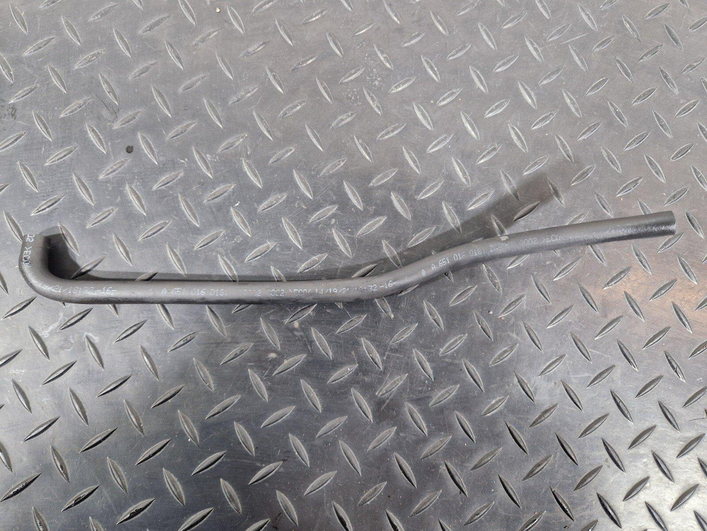 18-ON MERCEDES SPRINTER W907 W910 CYLINDER CRANK SHAPED HOSE A6510160181