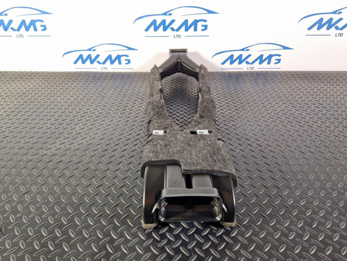 15-18 AUDI A7 4G CENTRE REAR VENTS AIR DUCTING CHANNEL 4G0857039