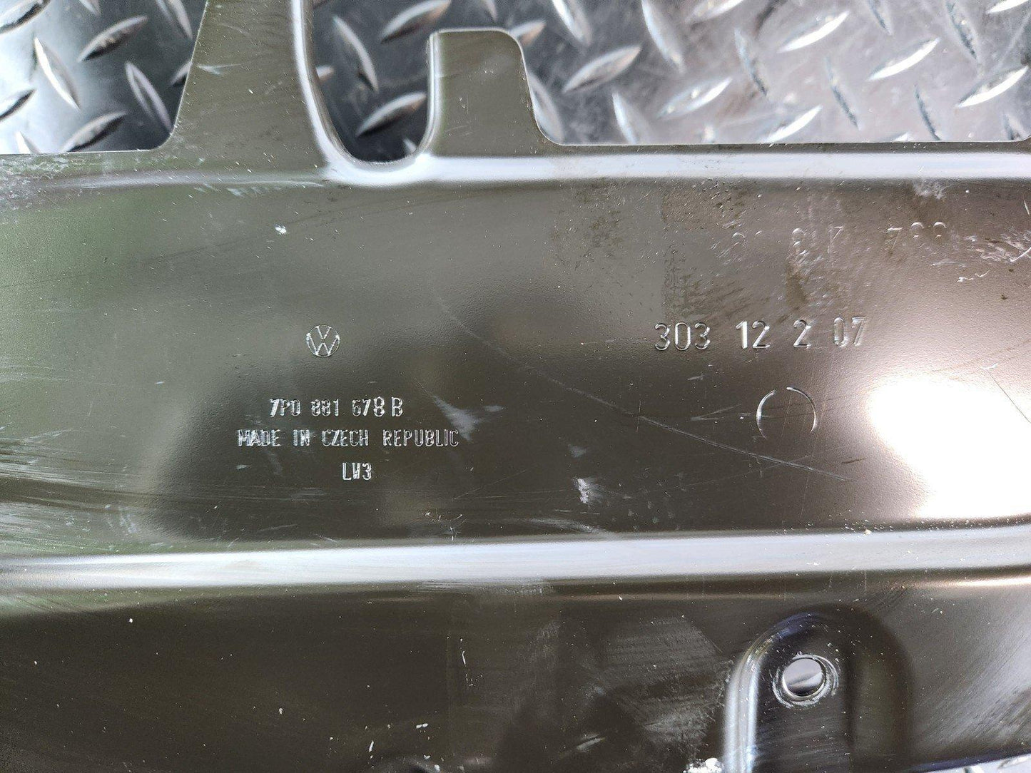 10-18 VW TOUAREG 7P FRONT RIGHT DRIVER SEAT BASE FRAME 7P0881678B