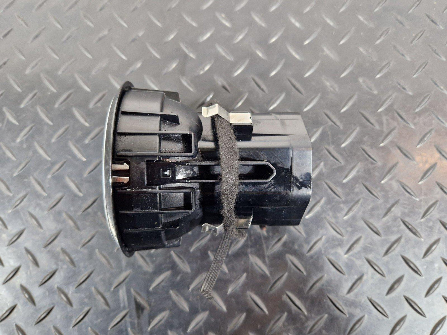 19-ON MERCEDES B CLASS W247 DASHBOARD AIR VENT FITS LEFT & RIGHT A2478307201