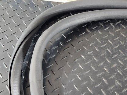 19-ON MERCEDES B CLASS W247 REAR DOOR RUBBER SEAL FITS LEFT & RIGHT A2476920400