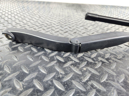 11-19 MERCEDES BENZ ML W166 GENUINE FRONT RIGHT O/S WINDOW WIPER ARM A1668201040