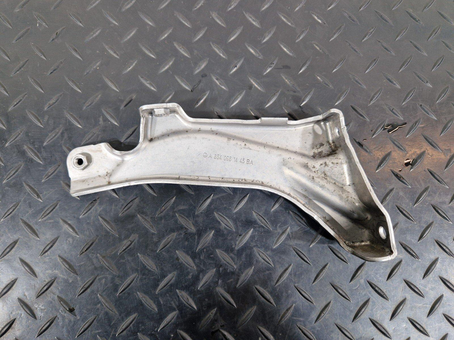 19-ON MERCEDES BENZ B CLASS W247 INTAKE MANIFOLD SUPPORT BRACKET A6540961445