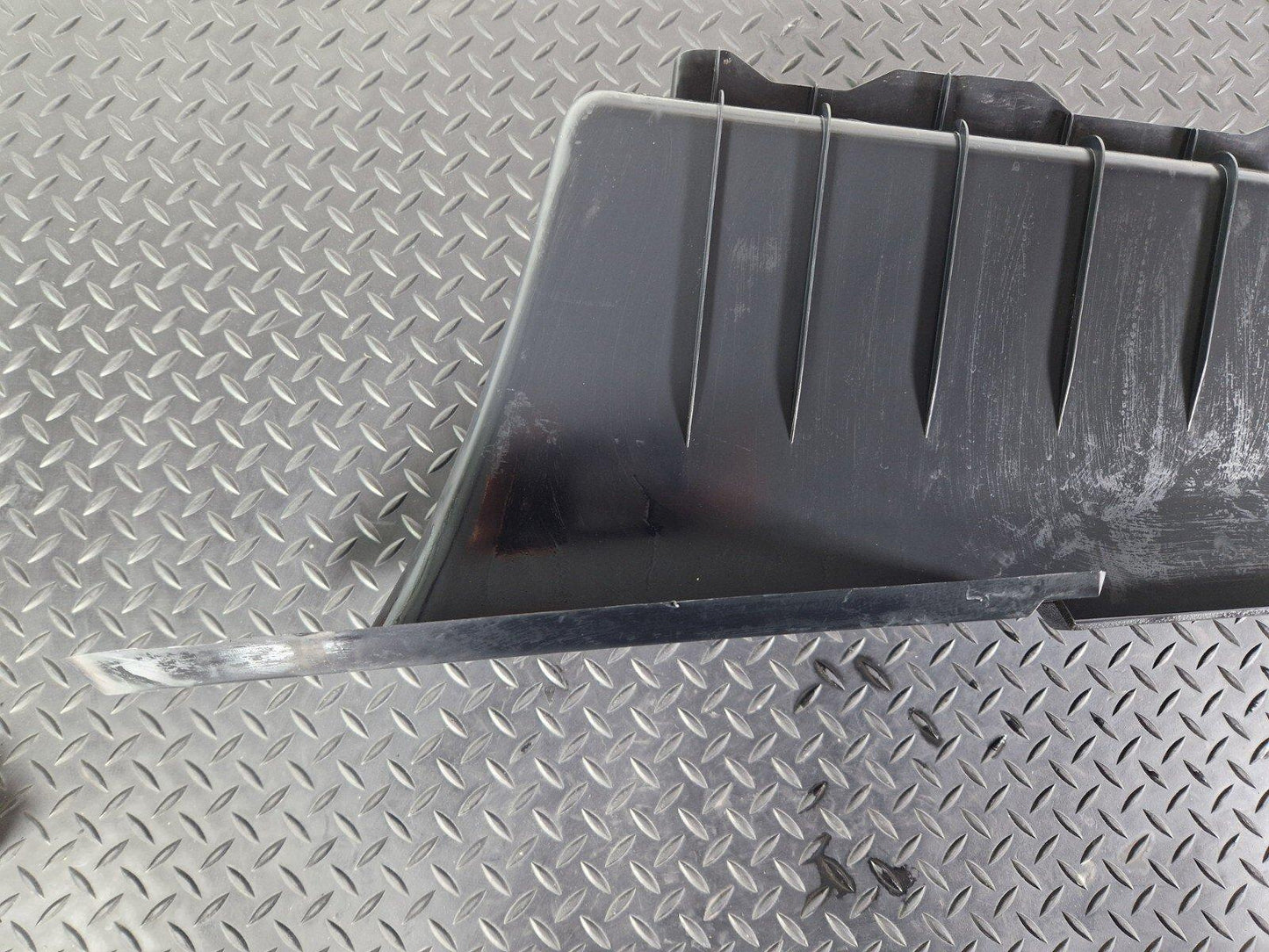 18-ON MERCEDES BENZ SPRINTER W907 W910 SIDE STEP TRIM LEFT SIDE A9106860100