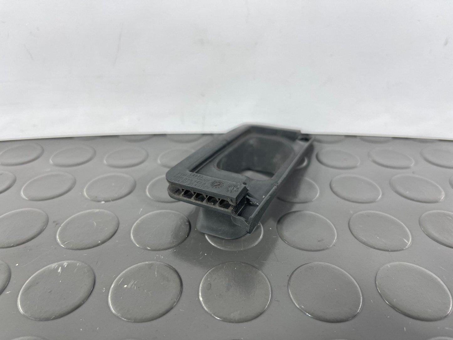 16-19 AUDI A4 B9 SALOON GENUINE FRONT RIGHT REINFORCEMENT BEAM SEAL 8W0819142A