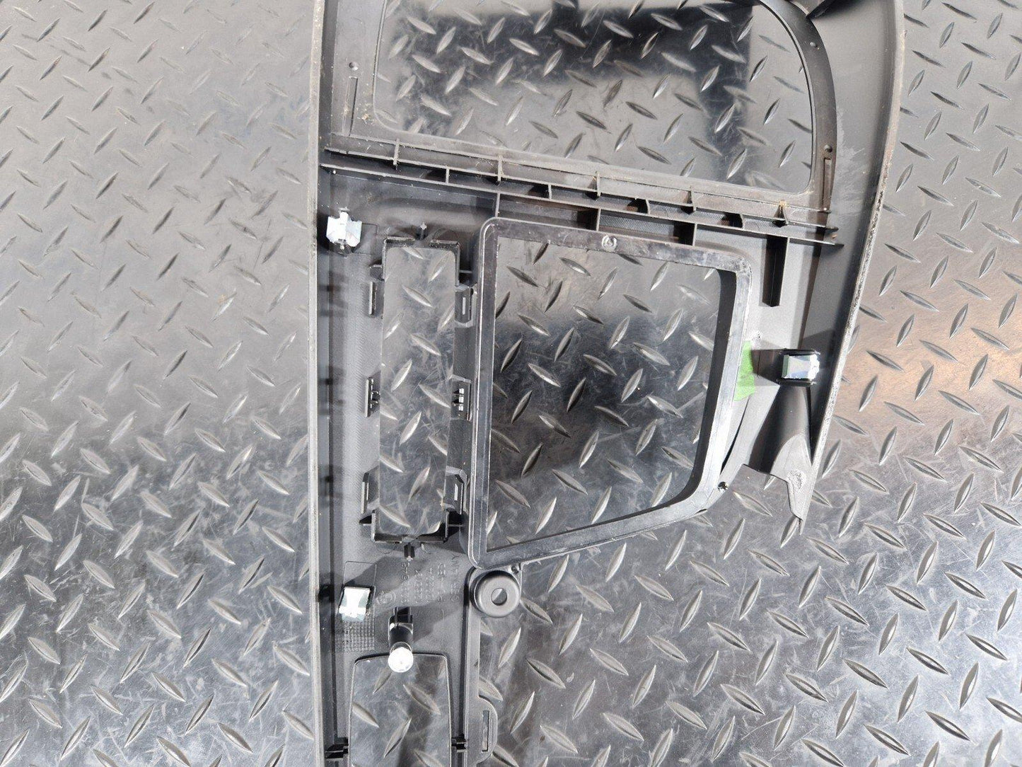 16-22 BMW X1 F48 FRONT CENTRE CONSOLE TRIM BLACK 9292548 MINOR SCRATCHES