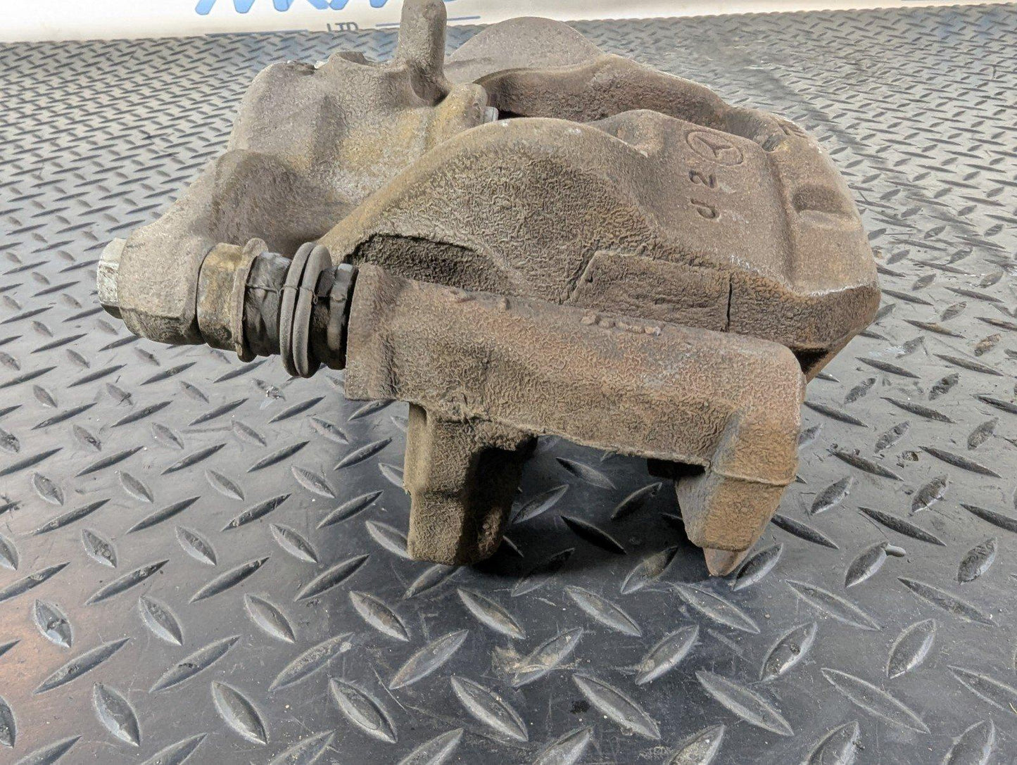 13-19 MERCEDES BENZ CLA C117 GENUINE FRONT LEFT N/S BRAKE CALIPER A24637 295X28