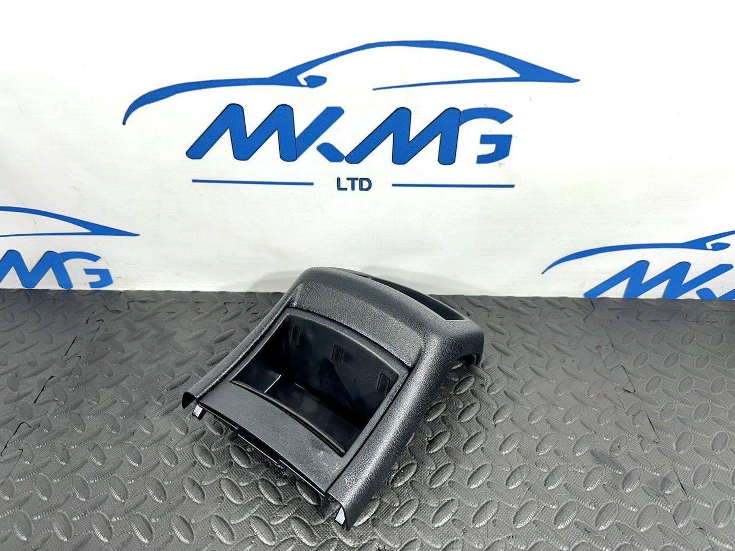 14-21 MERCEDES BENZ GENUINE CENTRE CONSOLE REAR COMPARTMENT STORAGE A2058306202