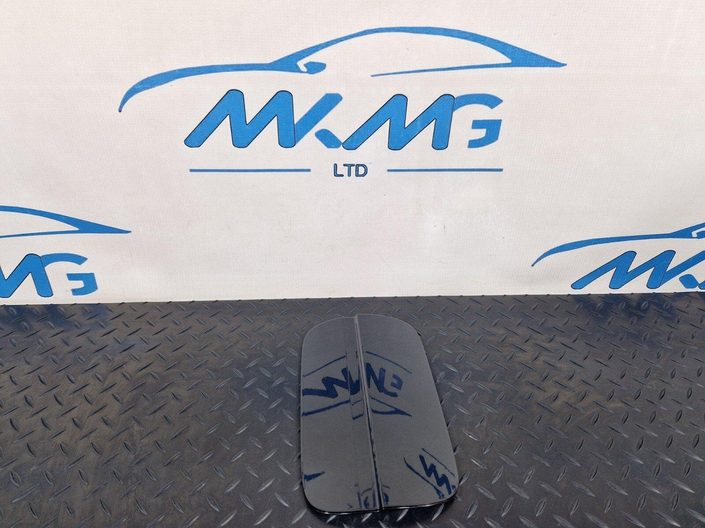 16-19 AUDI A4 B9 GENUINE FUEL DOOR IN BLACK 8W0809907 LY9T
