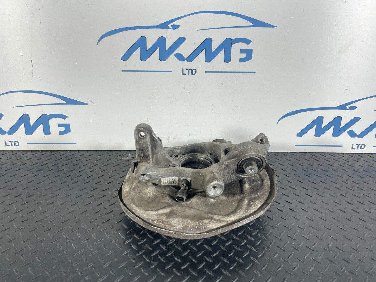 16-19 AUDI A4 B9 QUATTRO GENUINE REAR LEFT PASSENGER SIDE WHEEL HUB 8W0505435AA