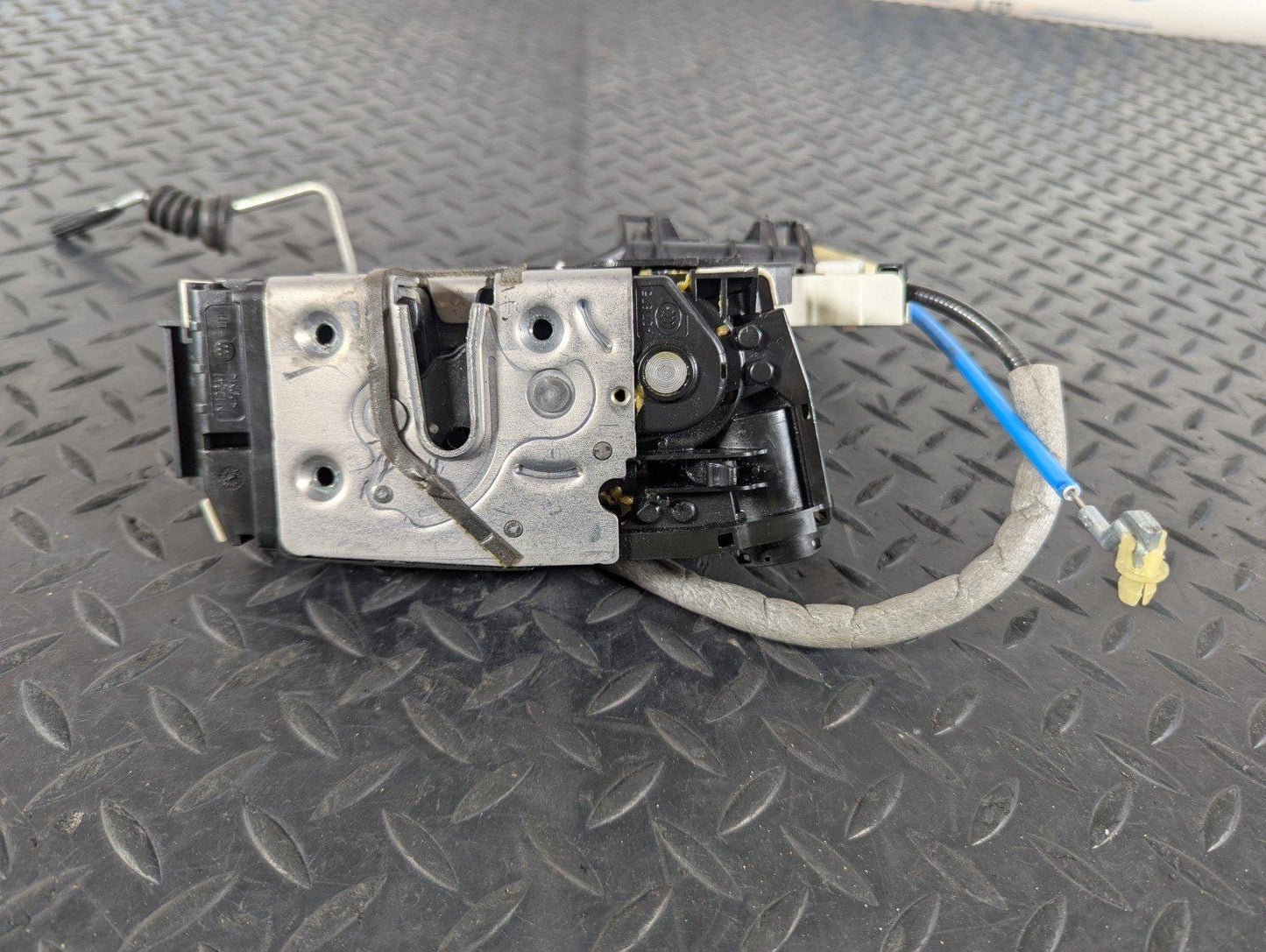 13-19 MERCEDES BENZ CLA C117 GENUINE PASSENGER SIDE DOOR LOCK A1177320108